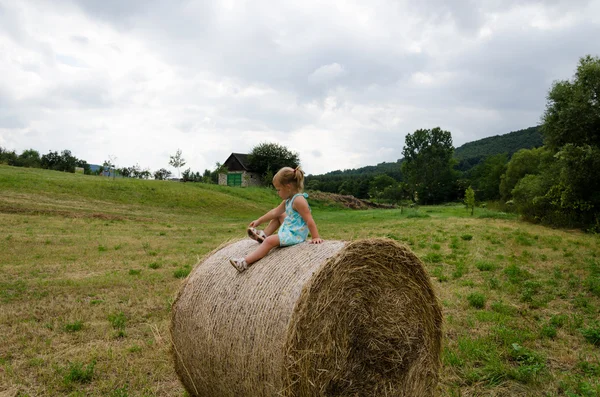 Cute little girl — Stock Photo, Image