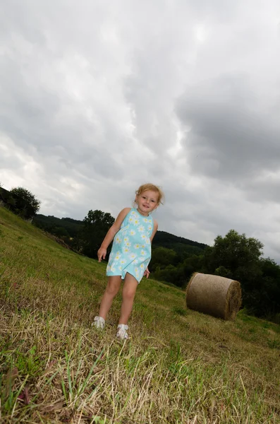 Schattig klein meisje — Stockfoto