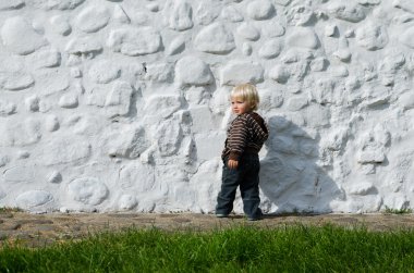 Şirin küçük çocuk.