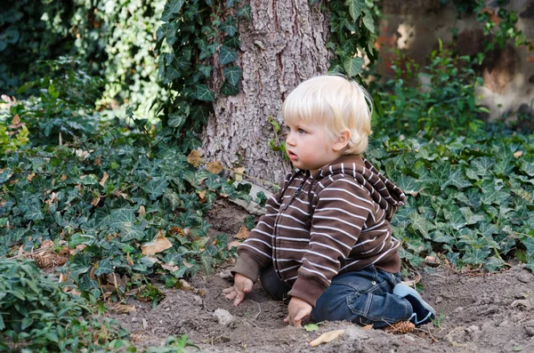 Mignon petit garçon — Photo