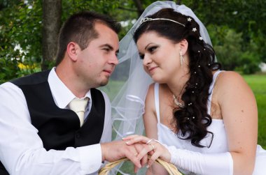 Parkta evlenen çift.