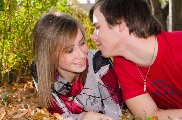 Pareja joven — Foto de Stock