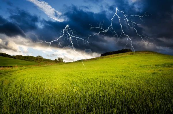 Tormenta con relámpagos — Foto de Stock