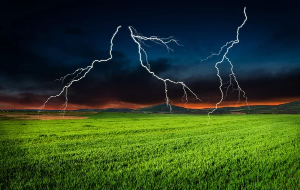 Thunderstorm with lightning — Stock Photo, Image