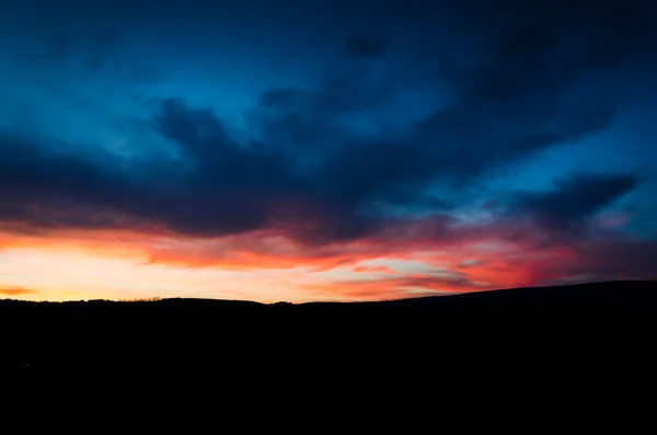 Яркое небо заката — стоковое фото