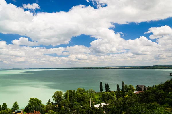 Balaton-tó a tihanyi apátság — Stock Fotó