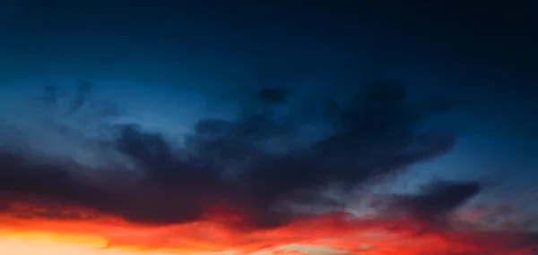 Schöner Sonnenuntergang — Stockfoto