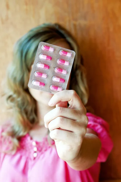 Girl and capsule — Stock Photo, Image