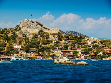 Kekova adası yakınlarındaki Türk köyü Simena, deniz manzaralı. Türkiye 'yi keşfedin