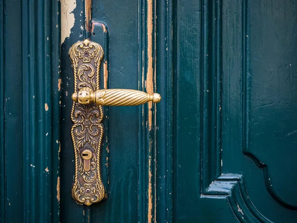 Close View Brass Door Knob Old Green Wooden Door — Stock Photo, Image