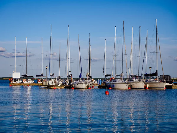Jetty Full Moored Sailing Yachts Row Summer Vacation Season Beautiful — Foto de Stock
