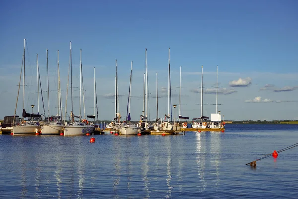 Jetty Full Moored Sailing Yachts Row Summer Vacation Season Beautiful — Stock Photo, Image