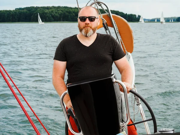 Handsome Bearded Person Steering Wheel Sailing Yacht Lake Cloudy Summer — Stockfoto