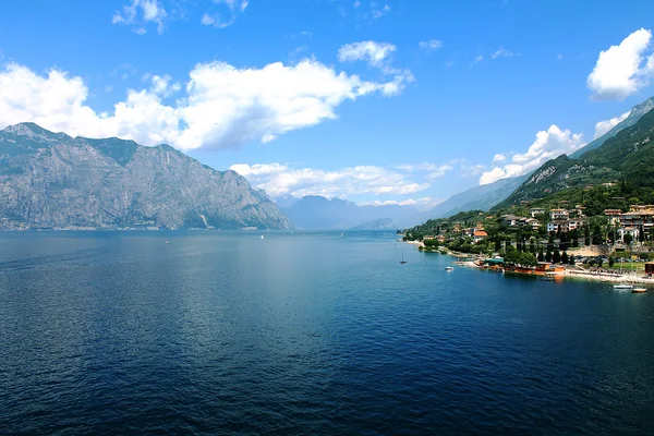 Vista da altura do Lago de Garda — Fotografia de Stock