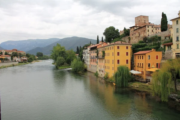 Przegląd nad rzeką brenta, w bassano del grappa — Zdjęcie stockowe
