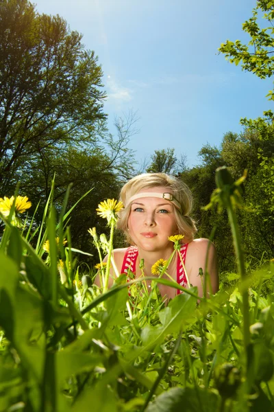 Linda jovem mulher feliz — Fotografia de Stock