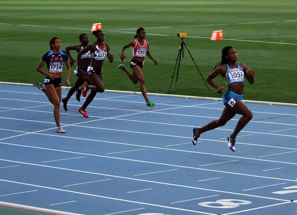 Athlets on the 200 meters final on IAAF World Junior Athletics Championships on July 13, 2012 in Barcelona, Spain. — Stock Photo, Image
