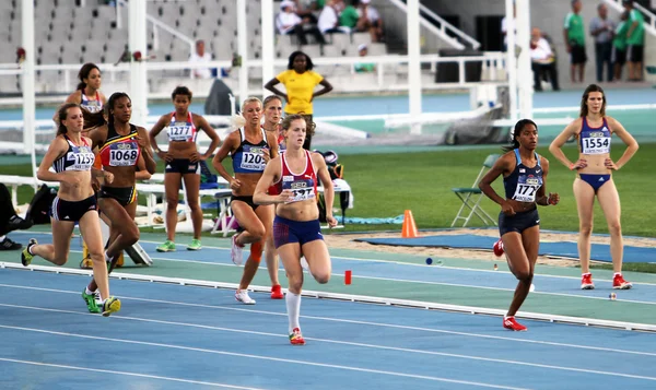 Atletas nos 800 metros do evento Heptathlon — Fotografia de Stock