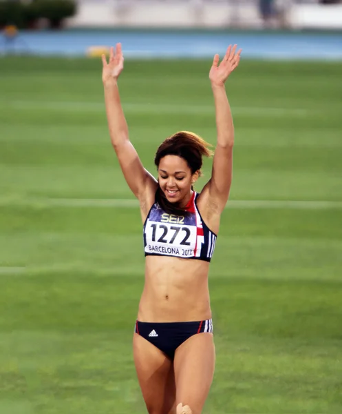 Barcelona, Spanien - 13 juli: katarina johnson-thompson från Storbritannien, vinnare av längdhopp händelsen med 6.81 mäter på de junior VM den 13 juli, 2012 i barcelona, Spanien. — Stockfoto