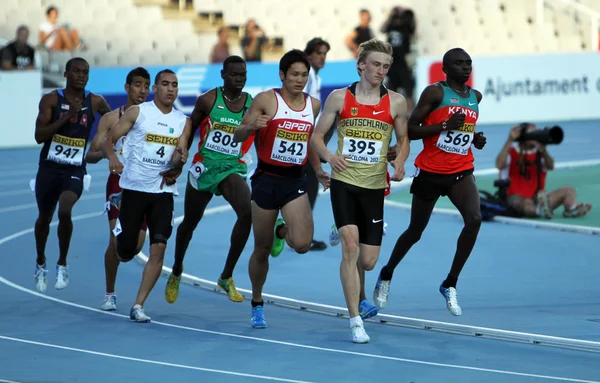 Αθλητές που ανταγωνίζονται στο τελικό, σχετικά με το 2012 iaaf junior Παγκόσμιοπρωτάθλημαστίβου 800 μέτρα στις 14 Ιουλίου 2012 στη Βαρκελώνη, Ισπανία. — Φωτογραφία Αρχείου