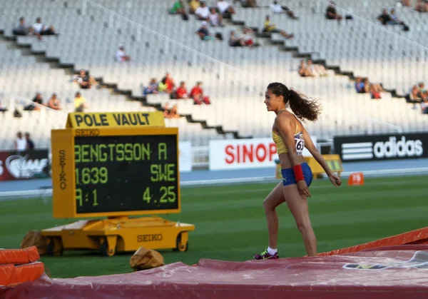 Angelica bengtsson - winnaar van de competitie polsstokhoogspringen op de 2012 iaaf wereldkampioenschappen atletiek junior op 14 juli 2012 in barcelo — Stockfoto