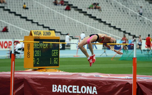 Yüksek atlamacı melina brenner 2012 IAAF Dünya Gençler Atletizm Şampiyonası'nda yüksek atlama içinde 15 Temmuz 2012 tarihinde barcelona, İspanya yarışıyor — Stok fotoğraf