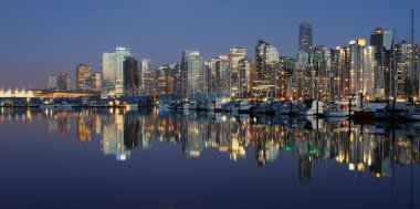 Vancouver şehir merkezindeki gece, Kanada m.ö.