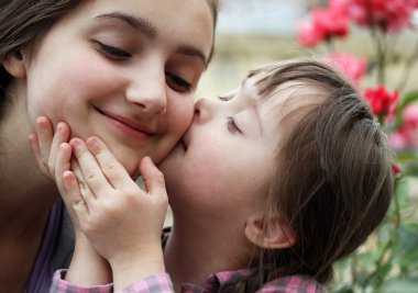 mutlu aile anları - anne ve çocuk bir eğlence var.
