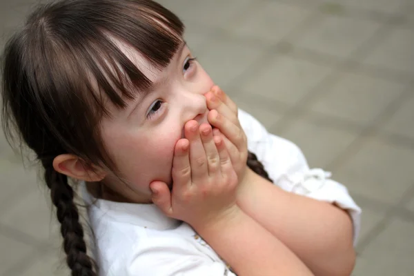 Portrait de belle jeune fille — Photo