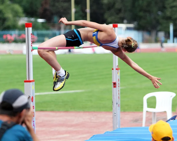 Tabashnik Katerina medalhista de prata do Campeonato Ucraniano de Pista e Campo em 01 de junho de 2012 em Yalta, Ucrânia . — Fotografia de Stock