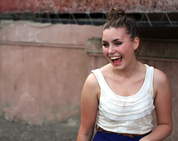 Menina bonita sorrindo . — Fotografia de Stock