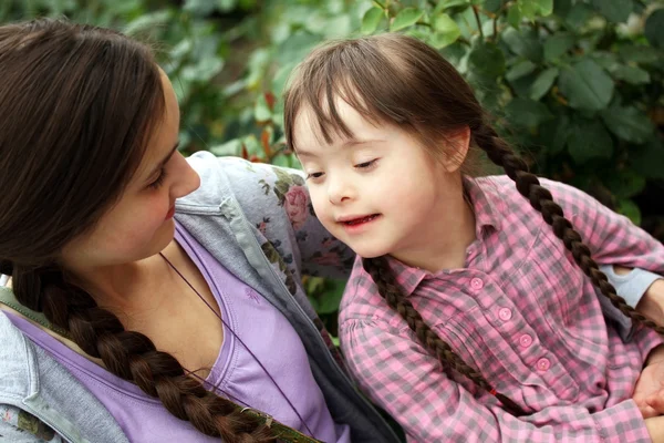 Portrait of beautiful young girls in the park — Stock Photo, Image