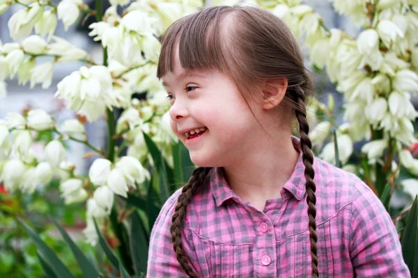 Portrait of young happy girl — Stock Photo, Image