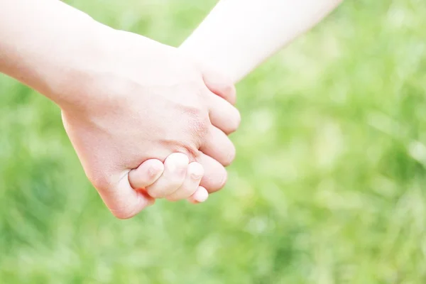 Hands of mother and child — Stock Photo, Image