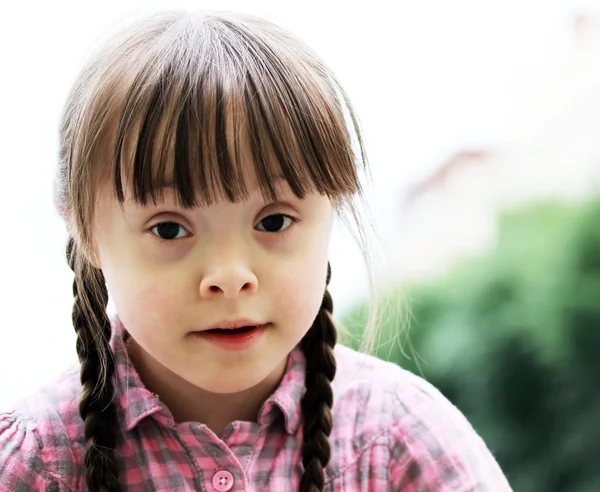 Portrait of beautiful young girl — Stock Photo, Image