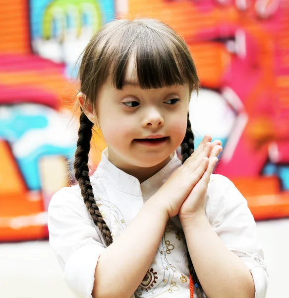 Portrait of beautiful young girl praying — Stock Photo, Image