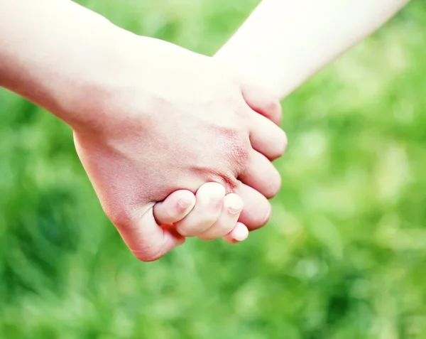 Hands of mother and child — Stock Photo, Image
