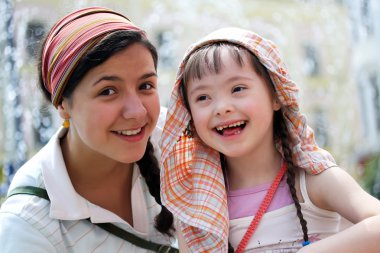 mutlu aile anları - anne ve çocuk bir eğlence var