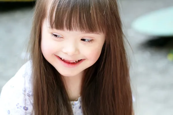 Portrait of beautiful young girl — Stock Photo, Image