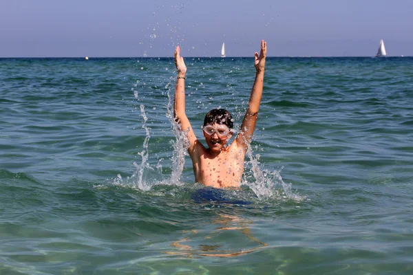 Jongen op zomervakantie — Stockfoto