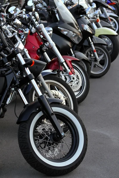 Motobikes in a row. — Stock Photo, Image