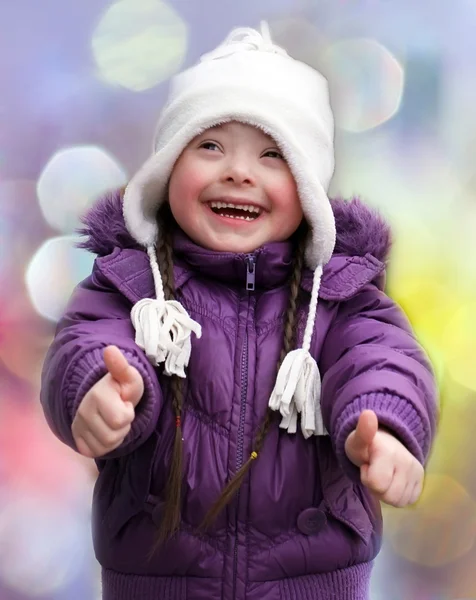 Porträt des schönen glücklichen Mädchens — Stockfoto