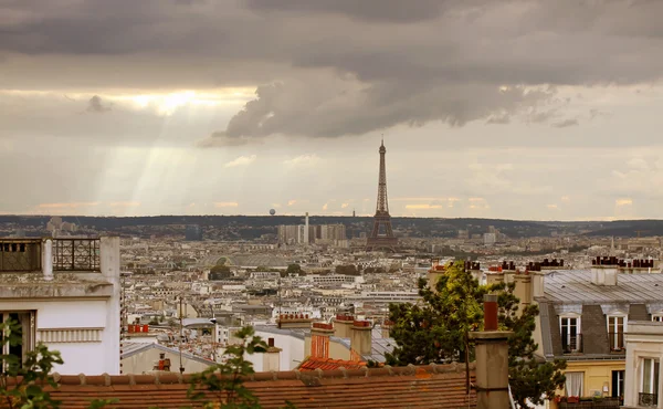 Pariser Skyline bei Sonnenuntergang — Stockfoto