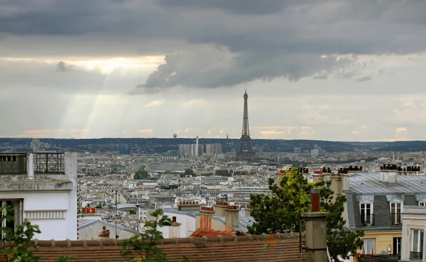 Skyline parisien avec tour Eiffel — Photo