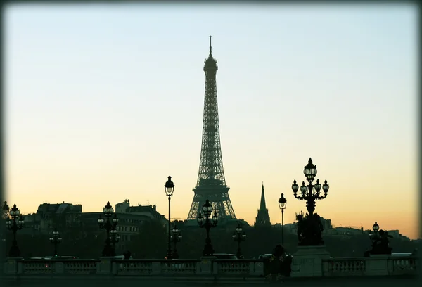 Vista sulla Torre Eiffel la sera, Parigi, Francia — Foto Stock