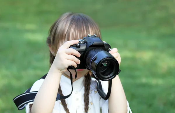 Parktaki kız. — Stok fotoğraf