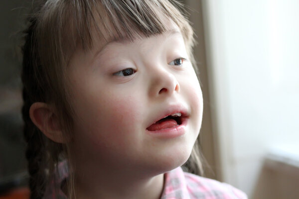 Портрет красивой маленькой девочки
