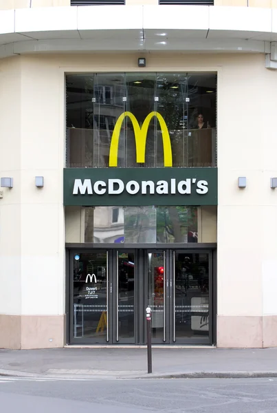 McDonald's στο Παρίσι, Γαλλία — Φωτογραφία Αρχείου