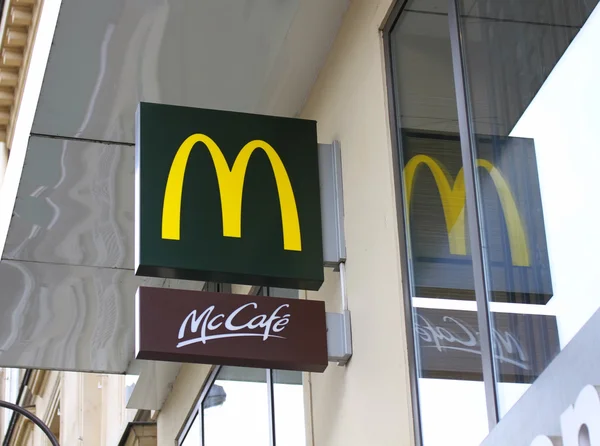 McDonald 's em Paris, França — Fotografia de Stock