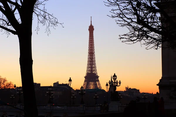 Vue sur la Tour Eiffel le soir, Paris, France — Photo